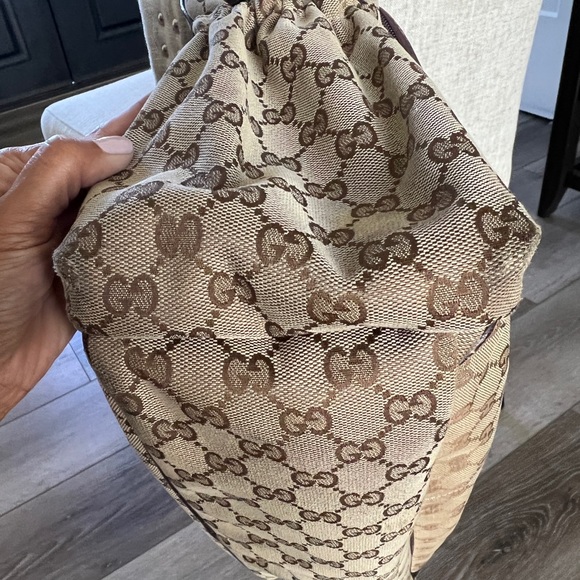 Authentic Gucci GG Diaper Crossbody Messenger Bag - Picture 13 of 16